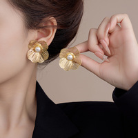 Boucles d'oreilles clous tendance faites à la main SLBRIDAL avec strass, perles et fleurs pour femme, idéales pour mariage, fête et mode féminine