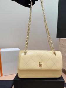 Borsa a Tracolla Stealth Wealth Icon con Trapuntatura a Diamante, Standard <span class=keywords><strong>di</strong></span> Restauro ad Alta Fedeltà, Elegante Borsa a Spalla Discreta - Product Image 4