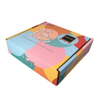 Boîte d'expédition carrée en carton ondulé de bonne qualité, réutilisable, écologique, recyclable, personnalisée avec estampage à chaud doré, pour cadeaux