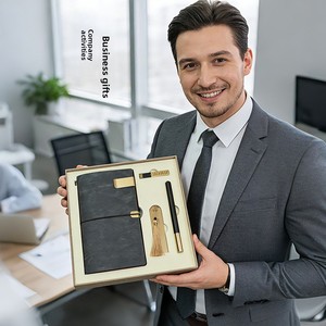 Set de Regalo Corporativo 3 en 1 Personalizado, Cuaderno de Cuero Premium con Logotipo Grabado en Relieve Dorado/Plateado para Clientes - Product Image 4