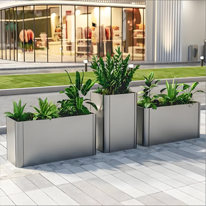 Boîtes à fleurs sur mesure disponibles, adaptées à une utilisation dans les balcons, les espaces publics des villas, les centres de jardinage et autres lieux. - Product Image 1