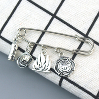 Nouvelle Broche de Pompier Tendance, Cadeau Créatif pour Héros des Feux, Pendentif Chapeau de Pompier et Extincteur, Bijou de Mode