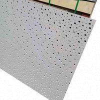 Panneau de gypse absorbant pas cher prix papier face plâtre ignifuge perforé avec trou irrégulier Chine approvisionnement panneau acoustique