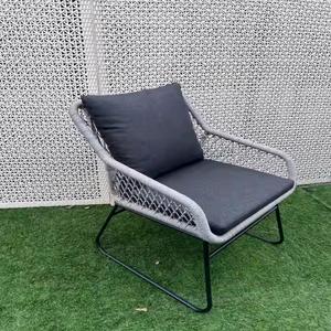 Chaises tissées en rotin et bois en rotin résistant aux intempéries avec cadre en aluminium et coussins en polyester pour le jardin - Product Image 5