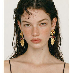 Boucles <span class=keywords><strong>d</strong></span>'oreilles pendantes en forme de main en acier inoxydable de style métallique JINYOU 2282, accessoires en perles de céramique - Product Image 5