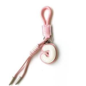 Llavero de Cuero con 26 Letras, Versátil y a la Moda, de Alta Gama, Ecológico y Duradero, Colgante para Bolso de Mujer, Artículo Popular - Product Image 5