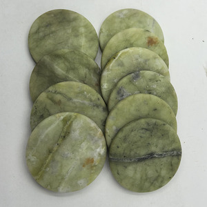 Tranches de jade 50 mm 40 mm de diamètre vert clair polies pour coussins, matelas, saunas, écologiques, poids moyen, matériau Xiuyu - Product Image 1