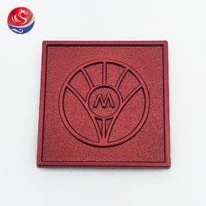 Túi phần cứng phụ kiện dập nổi logo thương hiệu thiết kế huy hiệu màu đỏ hợp kim kẽm tùy chỉnh Kim Loại Logo cho da - Product Image 2