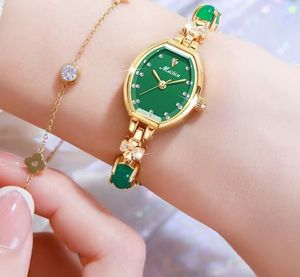 ساعة كوارتز فاخرة جديدة لعام 2025 مقاومة للماء بتصميم بيضاوي من اليشم الأخضر الهيتياني عالي الجودة مع سوار مرصع بالألماس - Product Image 3