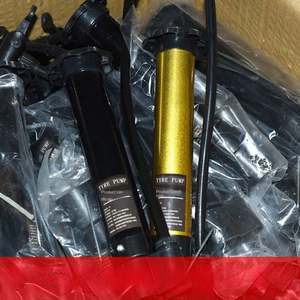 Pompe à air miniature portable en gros pour ballons, petite pompe à air en plastique durable avec aiguille, équipement d'entraînement pour football et basketball - Product Image 1