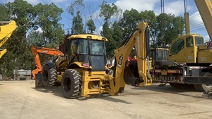 Chargeuse-pelleteuse JCE 4CX, moteur Cummins, hydraulique MOOG, charge nominale de 7 tonnes, modèle 2023, bras et godet jaunes, équipement de construction - Product Image 6