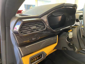 Intérieur de voiture en fibre de carbone sèche style OEM pour Lamborghini URUS – Amélioration et modification de la console centrale et du tableau de bord - Product Image 4