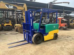 Chariot élévateur diesel Komatsu 30 à mât triphasé, pneus pneumatiques, commande assise, occasion, 1220x125x50mm - Product Image 3
