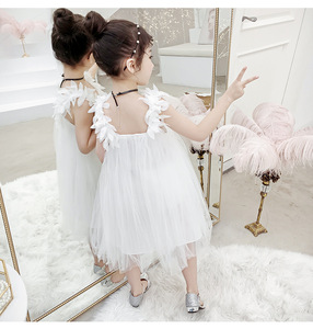 Abito da Sposa Stile Principessa Americana Vintage con Spalle Scoperte e Pizzo Floreale Bianco per Bambine - Product Image 6
