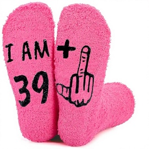 Lot de chaussettes antidérapantes en polaire corail rose moelleuses pour femme, avec logo personnalisé, idéales pour un cadeau amusant de 40e anniversaire - Product Image 2