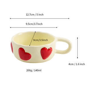 Mug en céramique personnalisé en forme de cœur 140ml avec poignée, design mignon pour cadeau de fête - Product Image 1