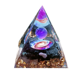 Pyramide en résine époxy avec galets de cristal et sphère d'améthyste, ornement de bureau, décoration d'aquarium à vortex, cadeau - Product Image 5