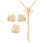 Ensemble de bijoux collier, boucles d'oreilles et bague de style hyperbole tendance, alliage fleur avec perle, pour les fêtes des femmes