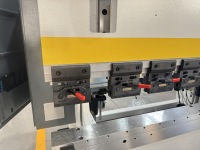 Presse CNC à moteur haute précision pour pliage de tôles en acier inoxydable, aluminium et PVC, entièrement automatique, hydraulique, servo, à rigidité élevée