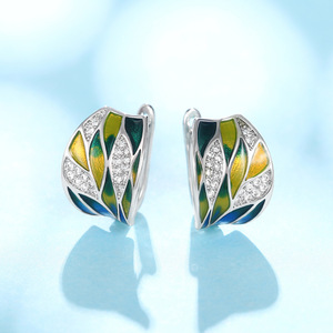 Orecchini in Smalto Verde con Zirconi, Eleganti Orecchini Pendenti Stile Naturale per Donne - Product Image 2