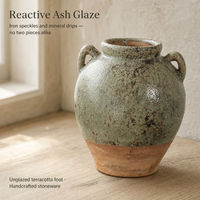 Vase en céramique rustique avec poignées, pot à fleurs artisanal vintage de style ferme pour la décoration intérieure européenne, pièce maîtresse
