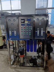 Système de purification d'eau par osmose inverse personnalisé pour la productivité, avec <span class=keywords><strong>pompe</strong></span> EDI, boîte de vitesses PLC, réservoir sous pression, <span class=keywords><strong>filtre</strong></span> à charbon et membrane. - Product Image 5