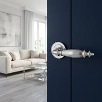 Poignée de porte intérieure en alliage de zinc chromé brillant, rosette moderne, personnalisable OEM, pour hôtel, appartement, villa, durable, anti-corrosion, facile à installer