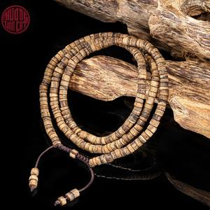 Collar de Agarwood Natural de Malasia con Cuentas de Botón, Grado Casi Sumergible, Joyería Aromática Hecha a Mano - Product Image 2