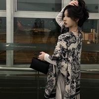 Châle long rétro en polyester pour l'hiver, motif peinture à l'encre, avec pompons, accessoire de voyage, vêtement d'extérieur pour Cheongsam
