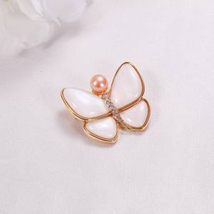 Broches de Moda Femenina de Alta Gama al por Mayor, Exquisita Flor de Pecho con Mariposa Rompiendo el Capullo para un Temperamento Elegante - Product Image 4