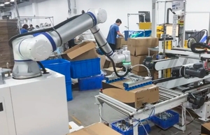 Bras de robot collaboratif dans l'industrie des locomotives - Product Image 3