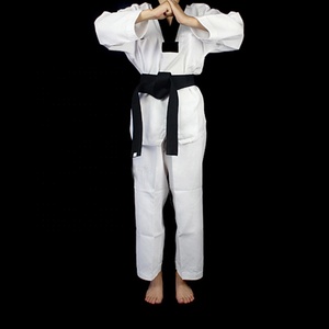 Uniforme en matériau respirant de haute qualité, uniformes sur mesure pour karaté et les arts martiaux - Product Image 5