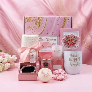 Panier-cadeau spa rose personnalisé avec bougie et gobelet, coffret de soins personnels pour femmes, maman, meilleur cadeau pour la fête des mères, anniversaire, remerciement - Product Image 3