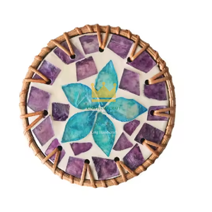 Posavasos Artesanal Moderno y Ecológico con Incrustaciones de Madreperla, Hecho a Mano con Ratán, Protector de Mesa con Mosaico de Conchas Redondas, Decoración para el Hogar - Product Image 1