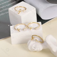 Bague de mariage en laiton plaqué or 18 carats avec zircone cubique sertie en bélière, lettre initiale de l'alphabet A-Z pour femmes
