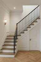 Escalier intérieur moderne en acier et bois avec garde-corps en câble de verre pour escaliers droits dans le salon