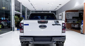 Estribo retráctil de acero para la puerta trasera de camionetas Ford Ranger T9 2022-2025 - Product Image 2