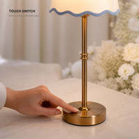 Lámpara de Mesa LED Ambiental Recargable Inalámbrica con Control Táctil y Pantalla de Tela Plisada con Diseño Floral Vintage Francés