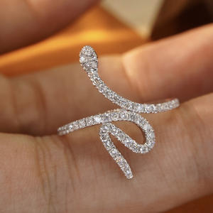 Anello a Forma di Serpente con Diamanti T0313, Montatura Pavé, Anello di Fidanzamento da Donna alla Moda con Pietra Naturale Rotonda - Product Image 1