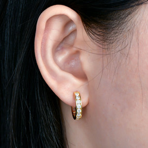 Pendientes de tuerca de moissanita VVS GRA de corte redondo con diseño de cola de pez de líneas simples, rellenos de oro de 14K, joyería de uso diario para mujer - Product Image 4