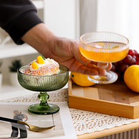 Vintage geribbelde glazen schaal met voet 374ml gekleurd glas vaatwasserbestendig multifunctioneel fruit snack schaal voor thuis tafeldecoratie
