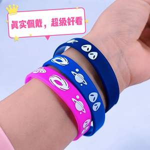 Bracelet en silicone Alien, motif dessin animé, bijoux ronds pour enfants, cadeau de fête, paquet de 5 - Product Image 1