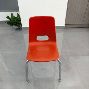 Chaise en plastique pour enfants, rouge, 29x29x60 cm, dossier solide, empilable, design minimaliste pour enfants - Product Image 5
