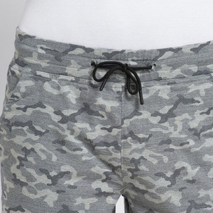 Nouveau design, vente chaude : Short décontracté respirant pour homme, taille mi-haute, uni, fabriqué au Pakistan avec logo personnalisé et tissu en toile - Product Image 3