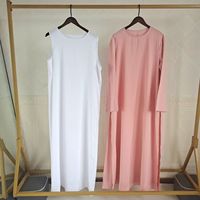 Mujeres Musulmanas de Malasia de tela suave de color sólido con hendidura lateral y camisa interior blanca modesta y cordón