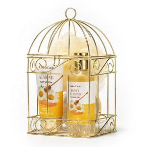 <span class=keywords><strong>Coffret</strong></span> cadeau d'anniversaire pour <span class=keywords><strong>femme</strong></span> <span class=keywords><strong>Coffret</strong></span> SPA contenant de la crème moussante de lavage Savon Sel Huile essentielle <span class=keywords><strong>Coffret</strong></span> cadeau <span class=keywords><strong>bain</strong></span> et corps Saveur de miel - Product Image 1