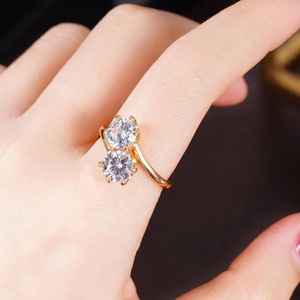Anello dal Design Elegante Stile Classico per Donne - Product Image 2