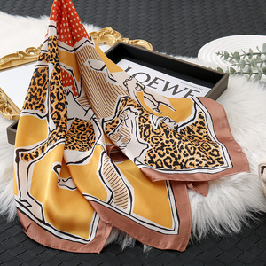 Luce all'ingrosso di lusso di alta qualità nuova moda Senior Sense cavallo leopardo stampa 70cm sciarpa di <span class=keywords><strong>seta</strong></span> quadrata per la corrispondenza della camicia - Product Image 4