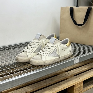 Chaussures de créateur à prix réduit pour une durée limitée, baskets tendance avec talon doré, motif confortable, doublure en duvet de canard, chaussures épaisses - Product Image 2