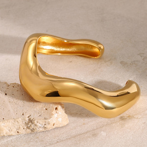 กำไลข้อมือสแตนเลสชุบทองสไตล์ยุโรปอเมริกัน แบบเปิด สำหรับทุกเพศ เครื่องประดับแฟชั่น - Product Image 1